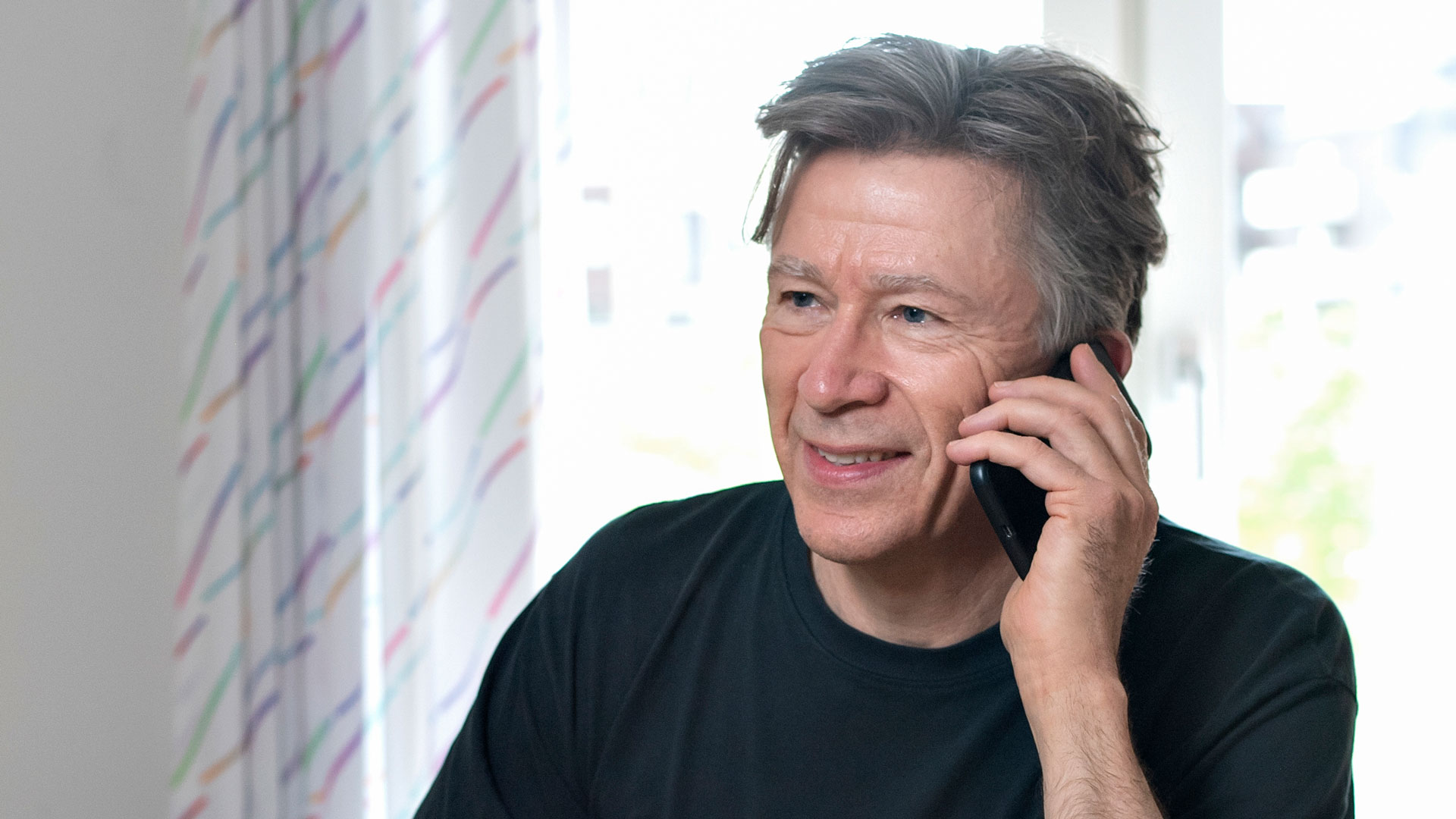 En medarbejder giver telefonisk rådgivning